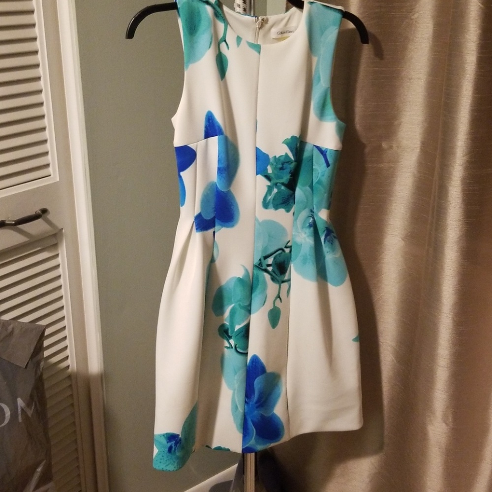 Sleeveless short dress never worn